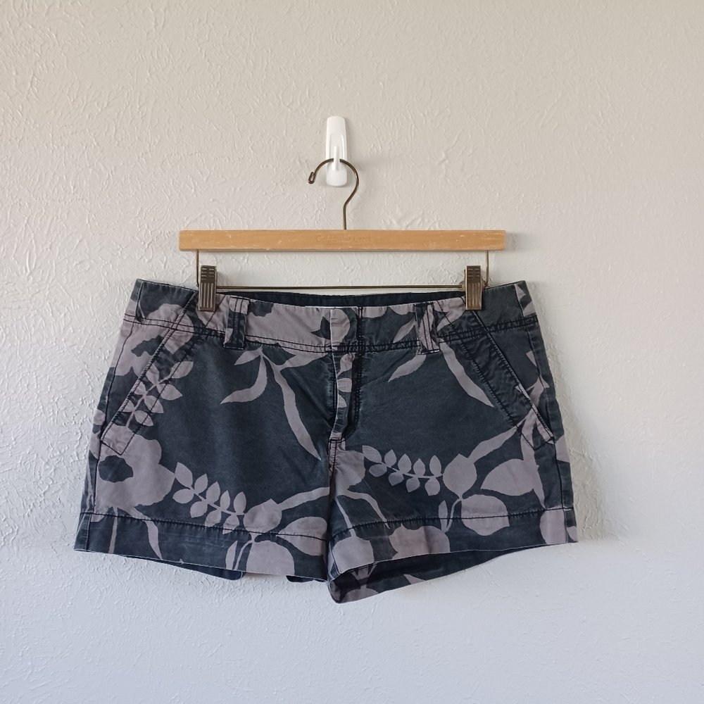 Old Navy Floral Gray Women's Shorts